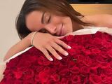 Le mandan a Anitta enorme ramo de rosas buchón ¿fue Peso Pluma? (FOTO)