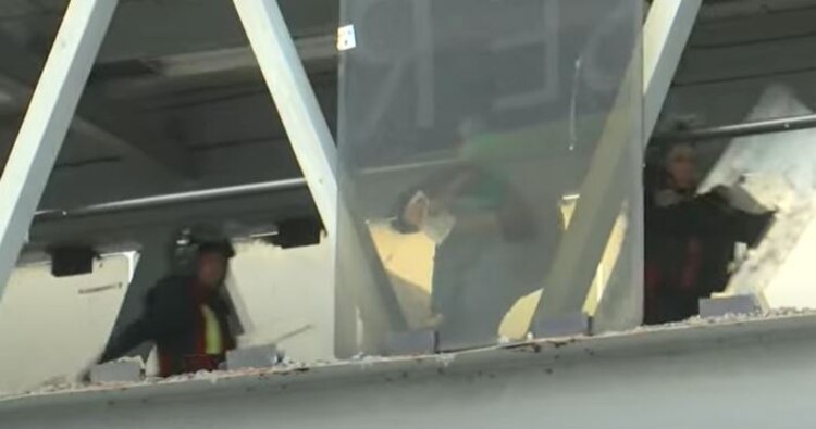 Un grupo de feministas realizó destrozos en la estación Chabacano del Metro de la CDMX.