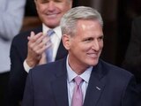 El representante republicano Kevin McCarthy sonríe tras votar por sí mismo en la Cámara de Representantes en el cuarto día de sesiones para elegir a un presidente y convocar al 118vo Congreso, el viernes 6 de enero de 2023, en Washington. (AP Foto/Alex Brandon)(Alex Brandon / Associated Press)