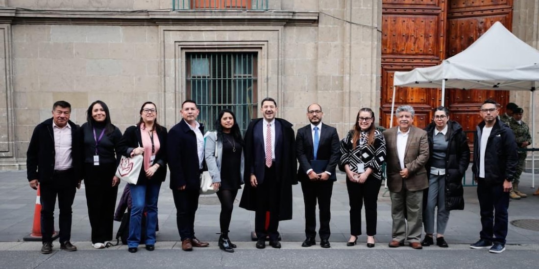 Claudia Sheinbaum y Martí Batres revisan en Palacio Nacional necesidades del ISSSTE.