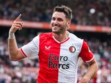 Santiago Giménez celebra su anotación en el amistoso entre Feyenoord y Benfica.