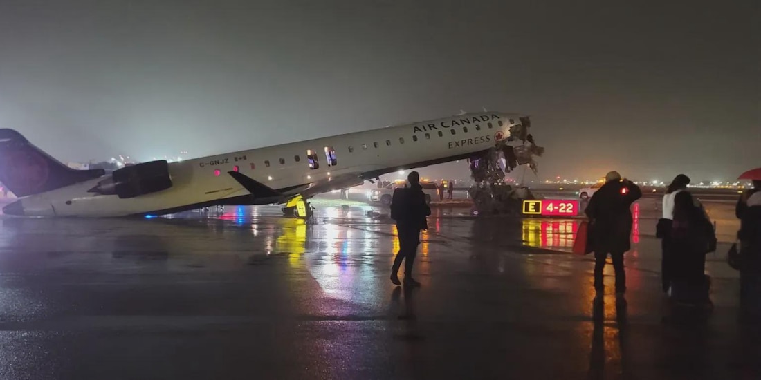 Avión se estrelló con un vehículo en tierra en el Aeropuerto LaGuardia de Nueva York.