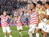FUTBOLISTAS estadounidenses festejan el tanto ante Bosnia, el miércoles pasado.