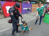Randy, binomio canino de la SSC que vigila el Fan Fest del Zócalo