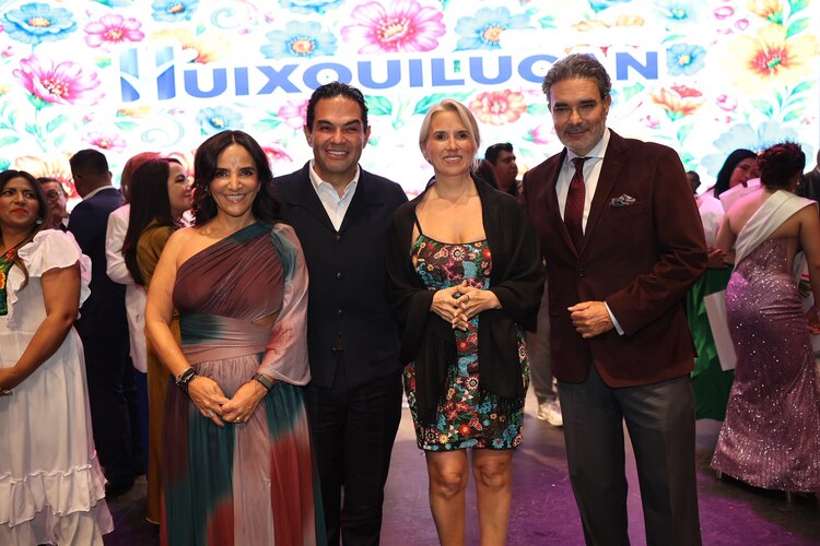 Romina Contreras y Enrique Vargas encabezaron la ceremonia de coronación en la quinta edición del concurso municipal.