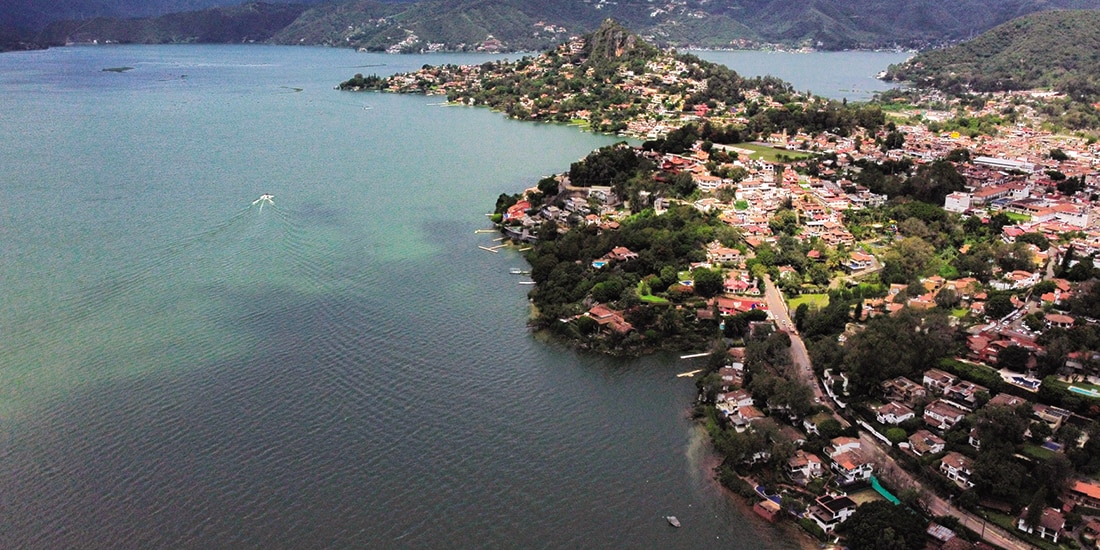 Aspecto del Sistema Cutzamala en Valle de Bravo, Edomex, donde la Conagua registra 93% de llenado al corte del 7 de octubre del 2025.