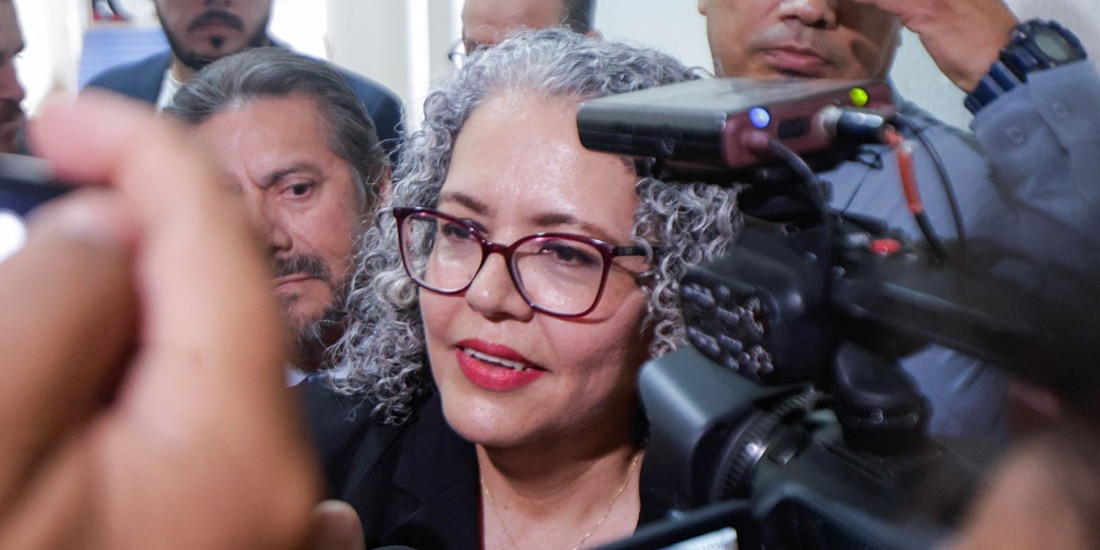 En sesión extraordinaria del Congreso local, Graciela Domínguez Nava rindió protesta como gobernadora interina de Sinaloa