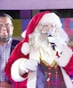 Mauricio Tabe junto a Santa Claus, ayer, en la inauguración de la pista Navidad MH Sobre Hielo.