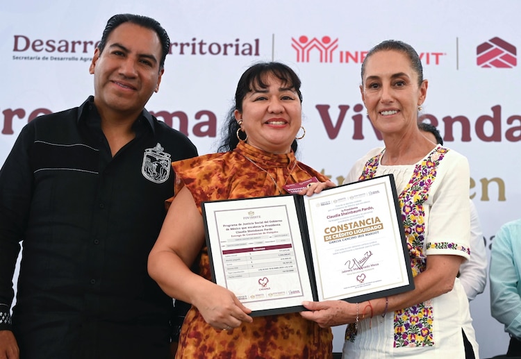 La Presidenta destacó la reducción y condonación de créditos hipotecarios durante un acto con beneficiarios en Chiapas.