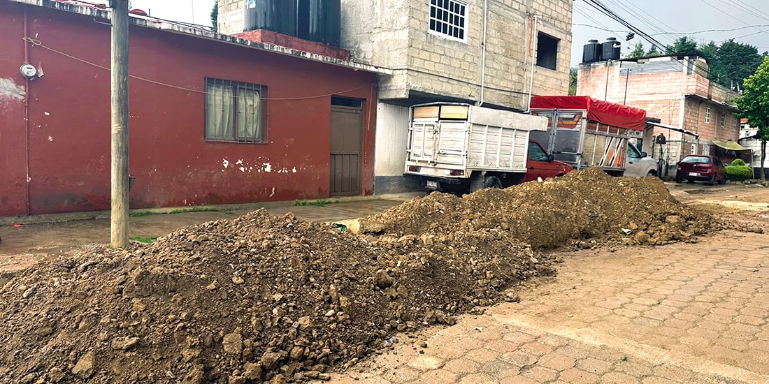 En la calle Santa Cecilia los vecinos reclamaron que hay una obra negra.