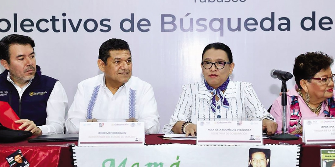 Rosa Icela Rodríguez, flanqueada por Javier May y Ernestina Godoy, ayer.