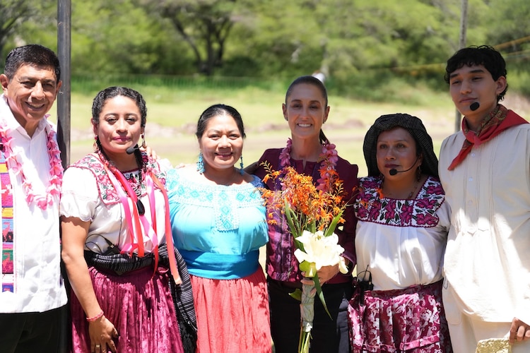 Presidenta Claudia Sheinbaum en su visita a Santo Domingo Tonalá, Oaxaca, el 1 de agosto de 2026.