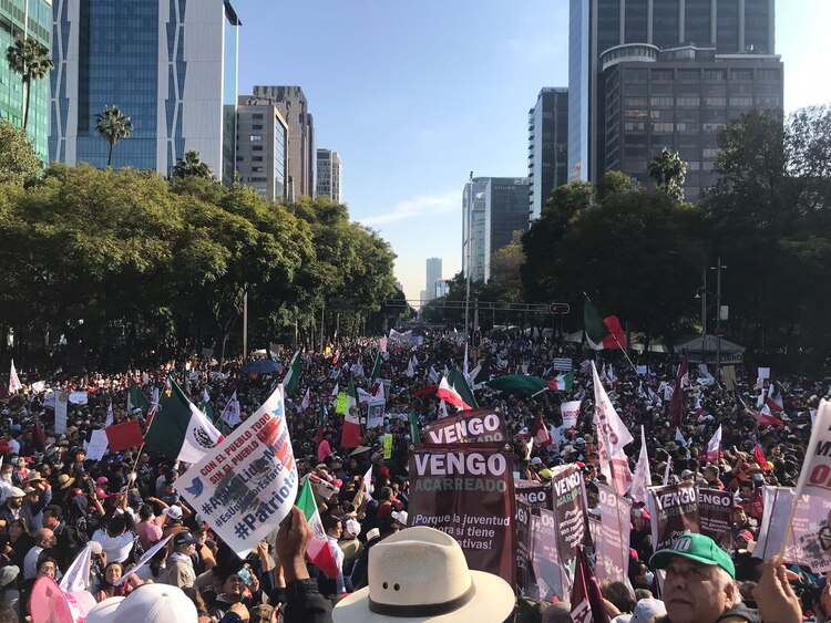 Asistentes muestran amor y respaldo al Presidente Andrés Manuel López Obrador