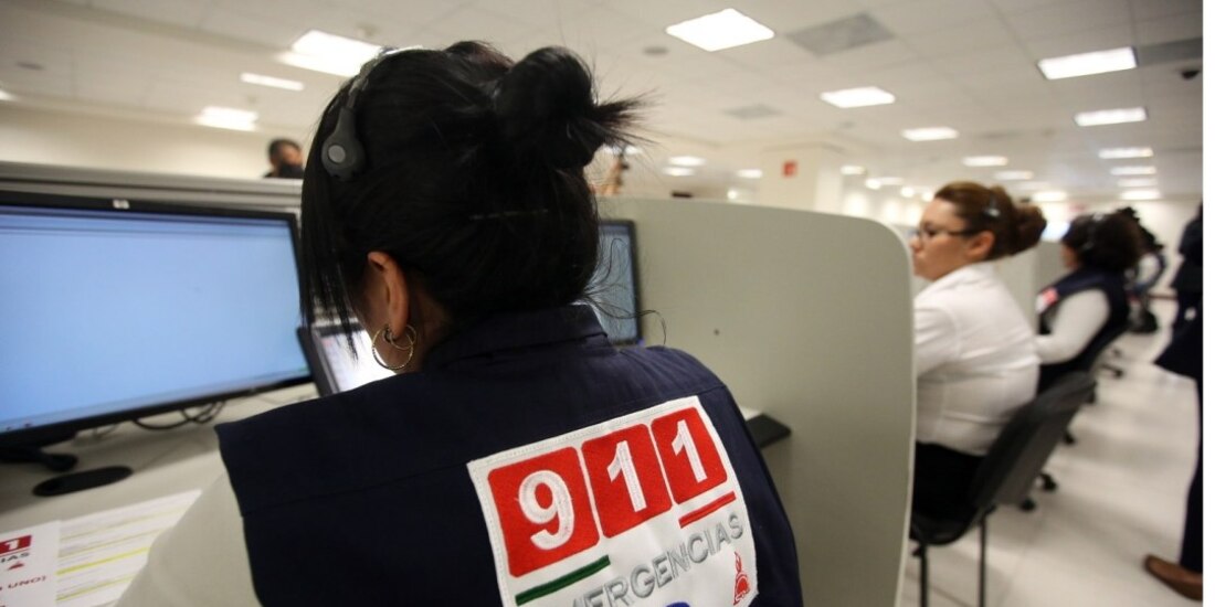 Personal que atiende llamadas de emergencia