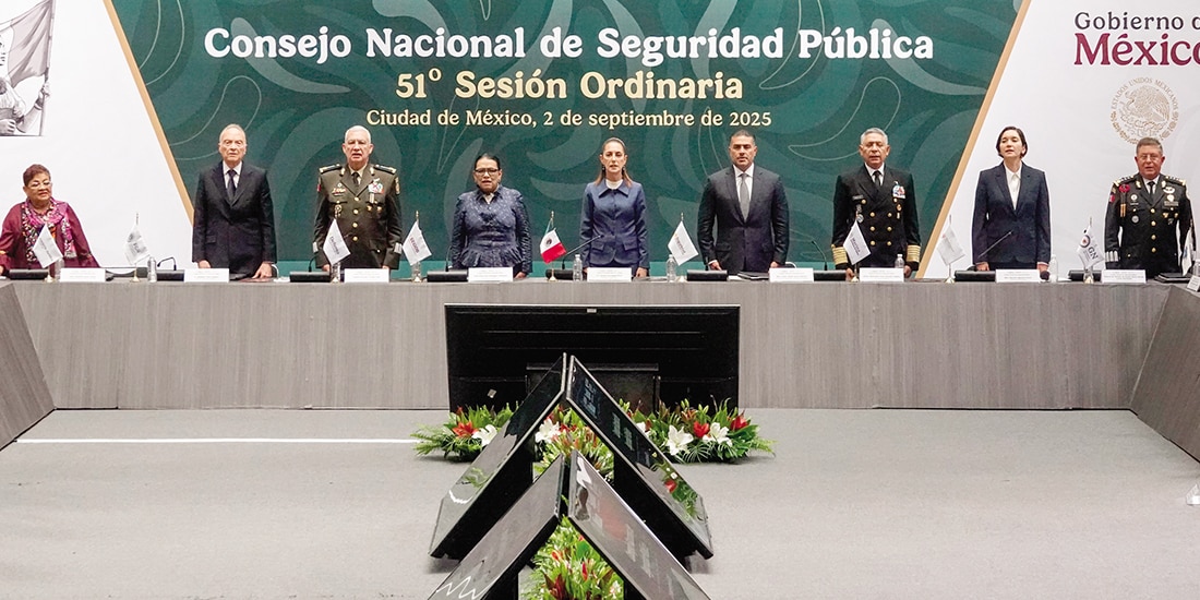 La Presidenta Claudia Sheinbaum (c.), ayer, en sesión del Consejo Nacional de Seguridad Pública.