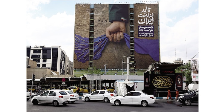 Una valla con un gráfico sobre Ormuz, ayer.wt