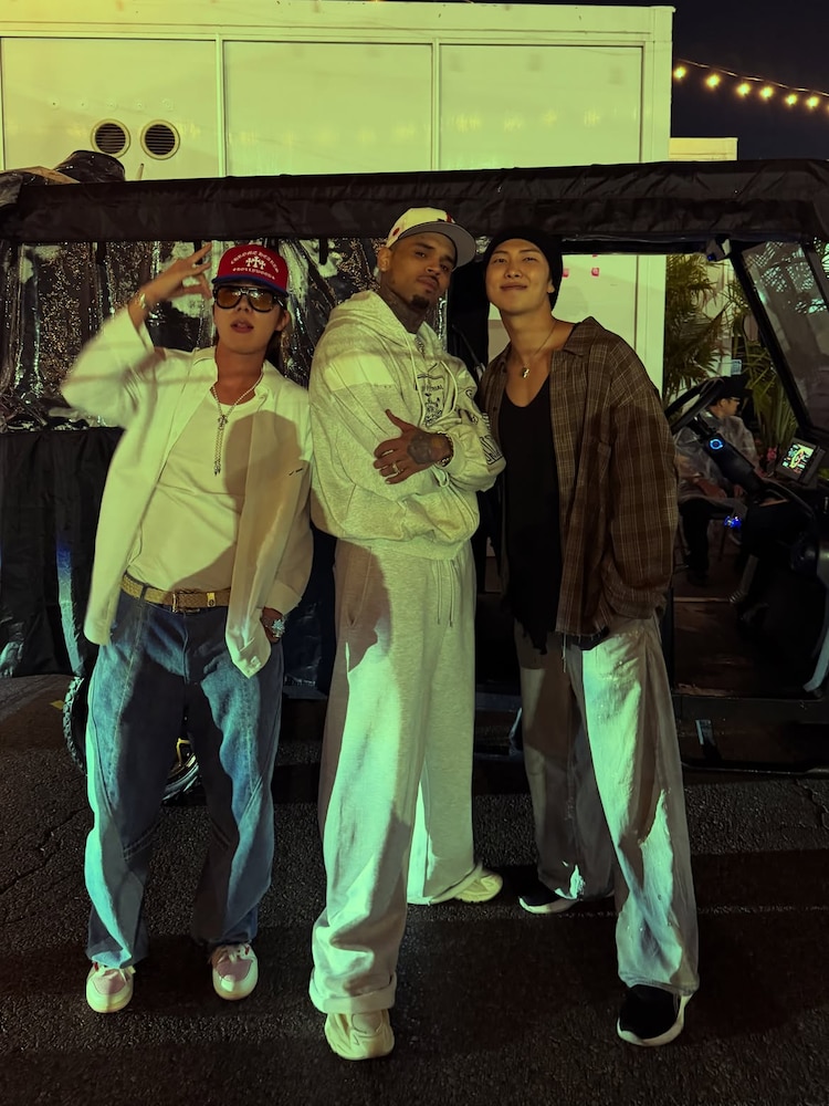 Esta es la foto de Chris Brown con RM y J-Hope de BTS, que dividió al ARMY