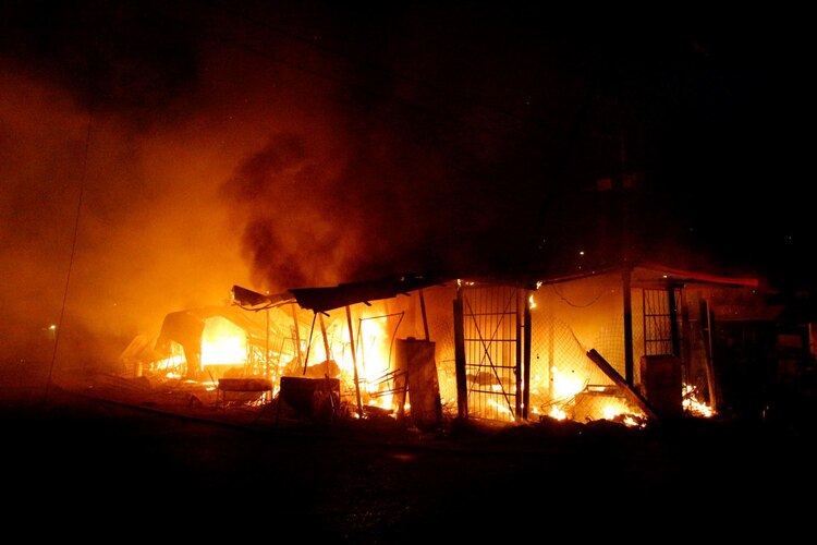 Puestos fijos y semifijos del Mercado Central de Acapulco, terminaron calcinados tras el fuerte incendio del pasado 19 de febrero.