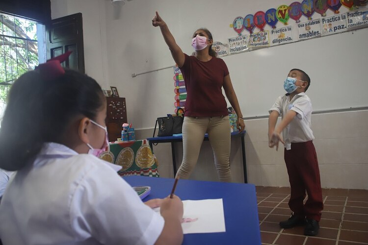 Niños toman clases en Mérida, Yucatán.