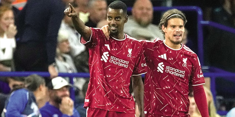 Inglaterra tiene 4 clubes en top 10 de los más caros