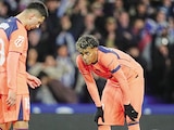 Los jugadores del Barcelona se lamentan después de la derrota de ayer ante la Real Sociedad en LaLiga.