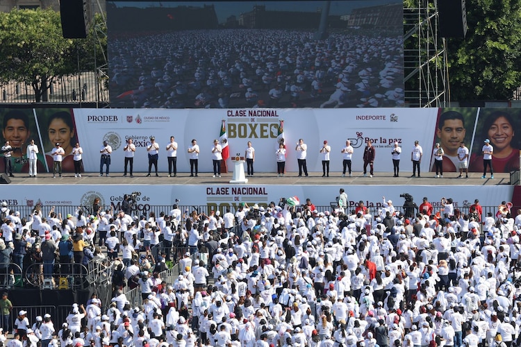 Figuras históricas del boxeo se reúnen en evento nacional para fomentar valores y convivencia.