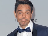 Eugenio Derbez se puso la playera que le regaló su sobrino futbolista.