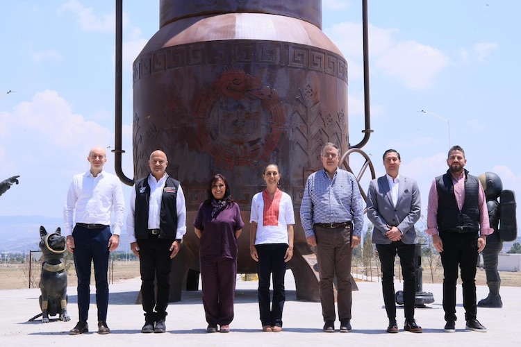 Al centro, la Presidenta Claudia Sheinbaum y la gobernadora Lorena Cuéllar.