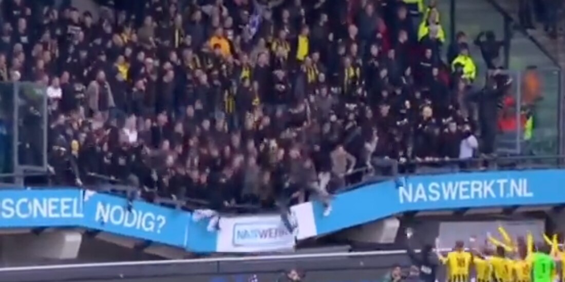 Las gradas se cayeron en pleno partido de futbol