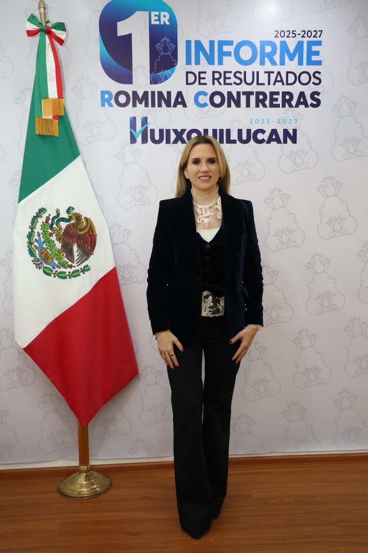La alcaldesa de Huixquilucan, Romina Contreras, agradece el respaldo de los servidores públicos y miembros del Cabildo al finalizar su informe.