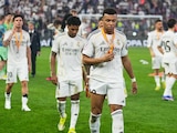 Kylian Mbappé y otros jugadores del Real Madrid tras la caída ante el Barcelona en la final de la Supercopa de España.