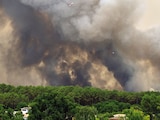 COLUMNA de humo en Lège-Cap-Ferret, Francia, ayer.