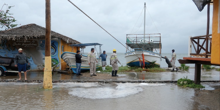 EL HURACÁN Polo se acerca a Puerto San Carlos, Baja California Sur, ayer.