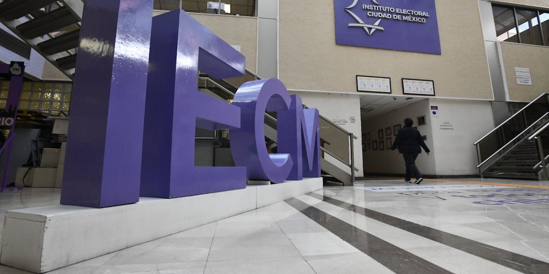 Siglas del Instituto Electoral de la Ciudad de México, en una fotografía ilustrativa.