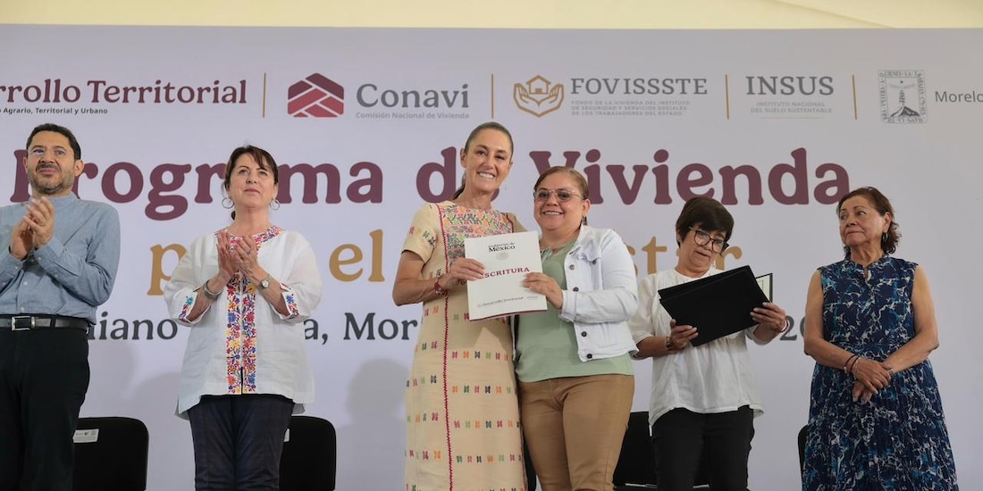 La presidenta Claudia Sheinbaum Pardo encabeza la entrega de escrituras y constancias de finiquito en Emiliano Zapata, Morelos.