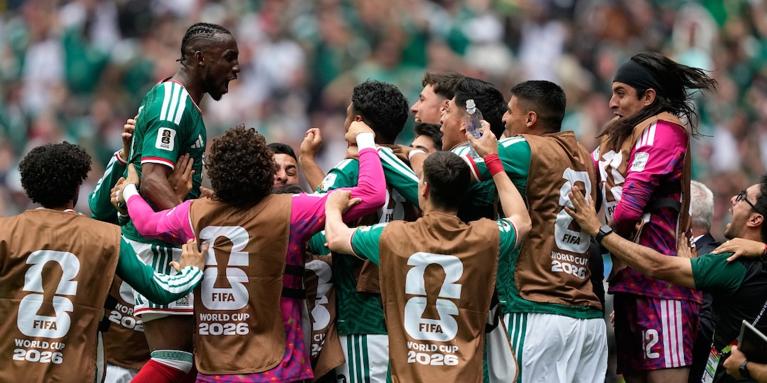 Jugadores de la Selección Mexicana celebran un gol contra Sudáfrica en la Copa del Mundo 2026.