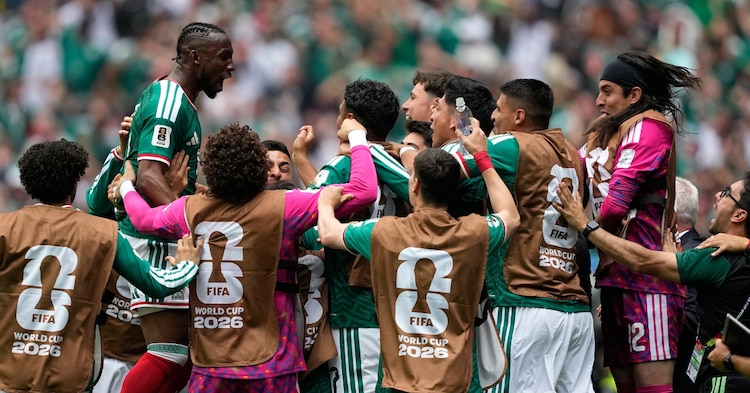 Jugadores de la Selección Mexicana celebran un gol contra Sudáfrica en la Copa del Mundo 2026.