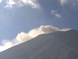 Vista del volcan Popocatépetl durante una exhalación.