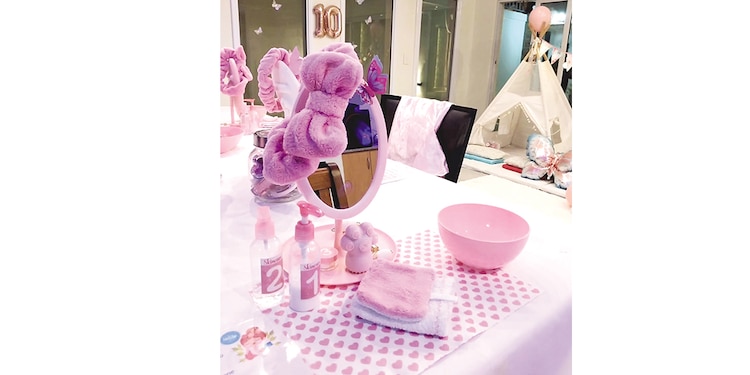 Planea una tarde de spa con tu hija. Será perfecto para consentirla.