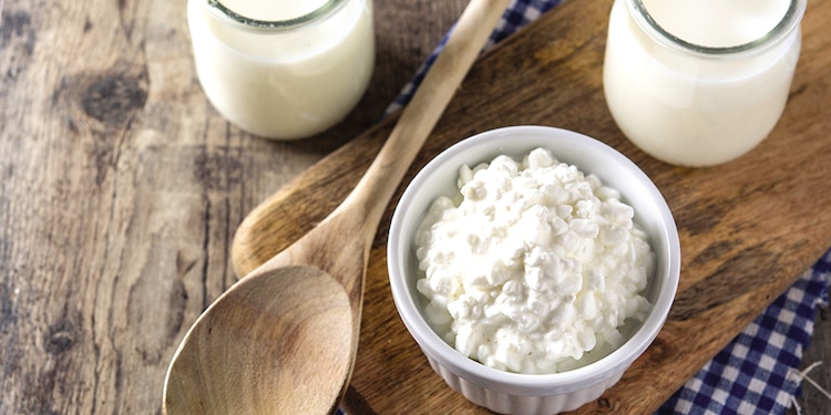 El kéfir contiene tres veces más microorganismos.