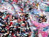 Checo Pérez celebra con Lewis Hamilton su primer podio en la Temporada de Fórmula 1.