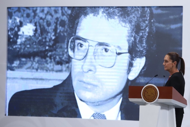 La presidenta Claudia Sheinbaum muestra un video del Fobaproa y el expresidente Zedillo en su confrencia del pasado 1 de mayo.