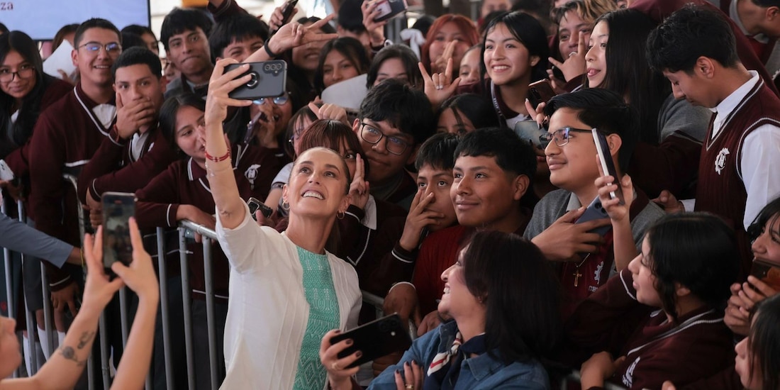 Presidenta Claudia Sheinbaum convive con jóvenes estudiantes de Tlaxcala.