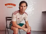 Diego Lainez luce el nuevo uniforme de México para Qatar 2022.