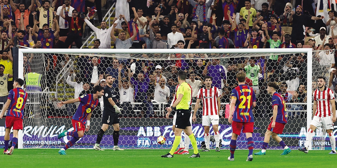 Ferran celebra su gol, ayer, con el Barcelona .