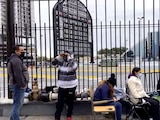 Fans de Bad Bunny hacen fila dos días antes para conseguir boleto para concierto
