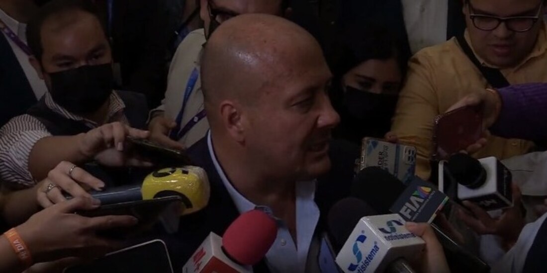 El mandatario, al hablar ante los medios, ayer.