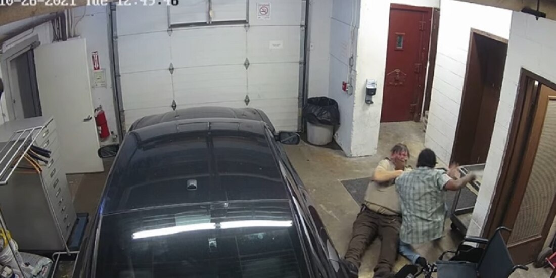 Ladrón en silla de ruedas desarmó a un policía de Estados Unidos