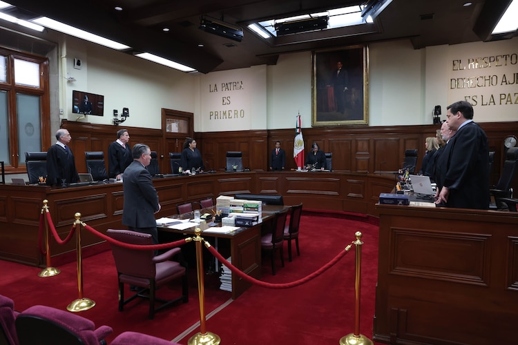 La SCJN valida emplazamiento a juicio mercantil en EU mediante mensajería privada.