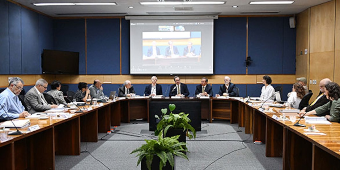 Al centro, Leonardo Lomelí, rector de la UNAM, durante la instalación del Comité.